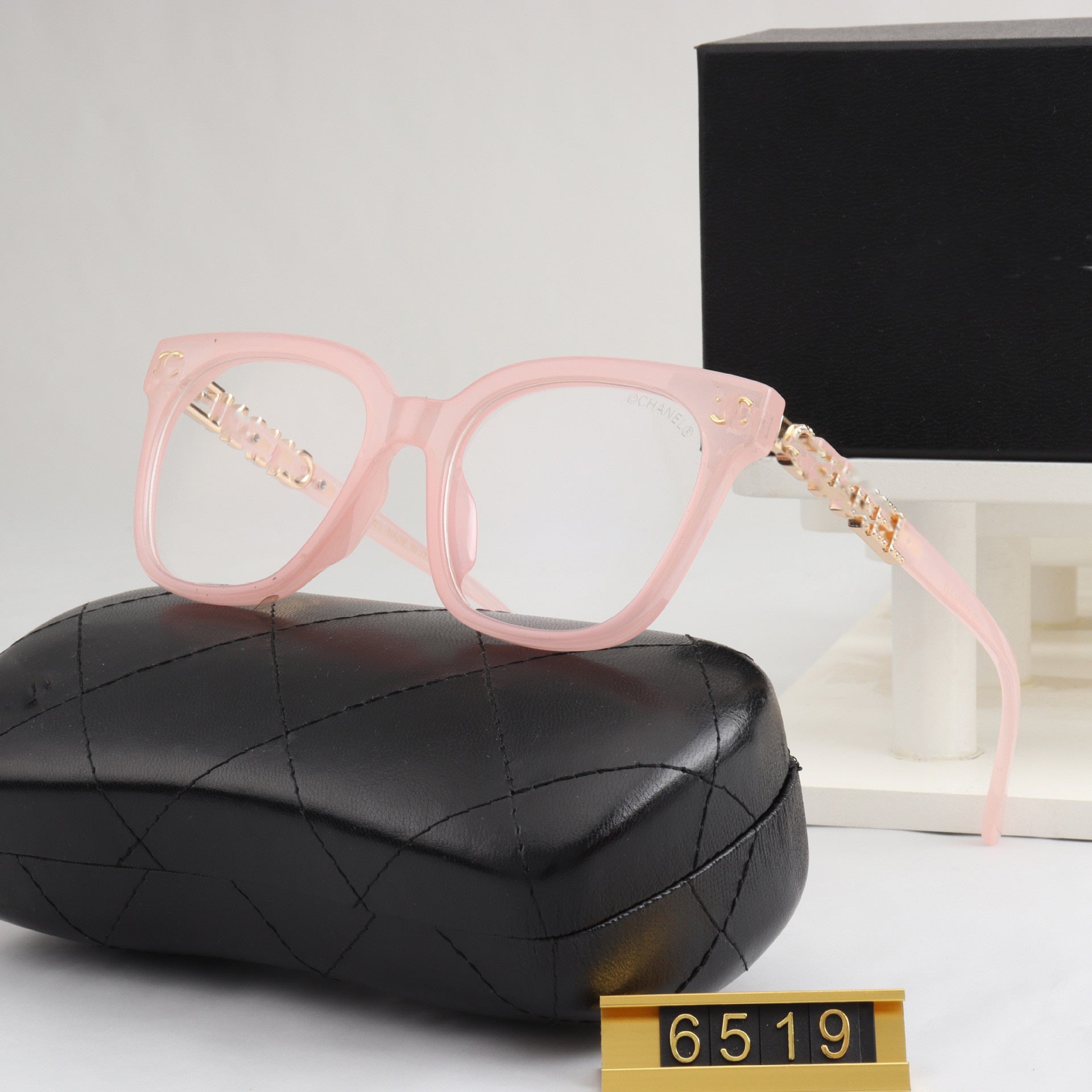 New Chanel Black Warrior Plain Mirror Sunglasses for Women with Lettered Temples, Everyday Versatile Non-Prescription Glasses Wholesale