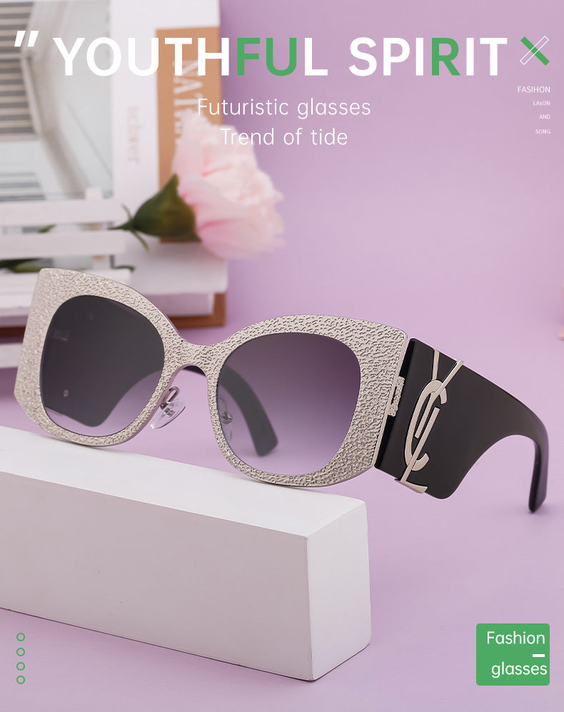 2025New Style Personality Wide Mirror Leg Sunglasses European and American Fashion Sunglasses for Women High-end Large Frame Outdoor Street Shooting Glasses