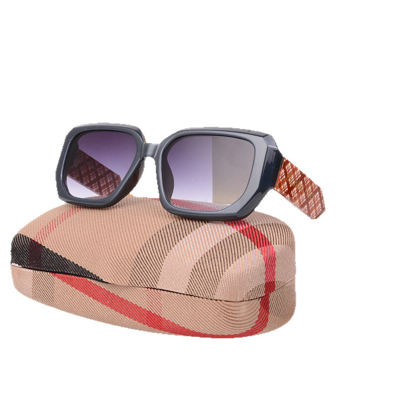 Large Frame B European and American retro women's letter sunglasses ins Internet Celebrity Street Style Square Sunglasses Trendy Versatile Fashion Big Brand