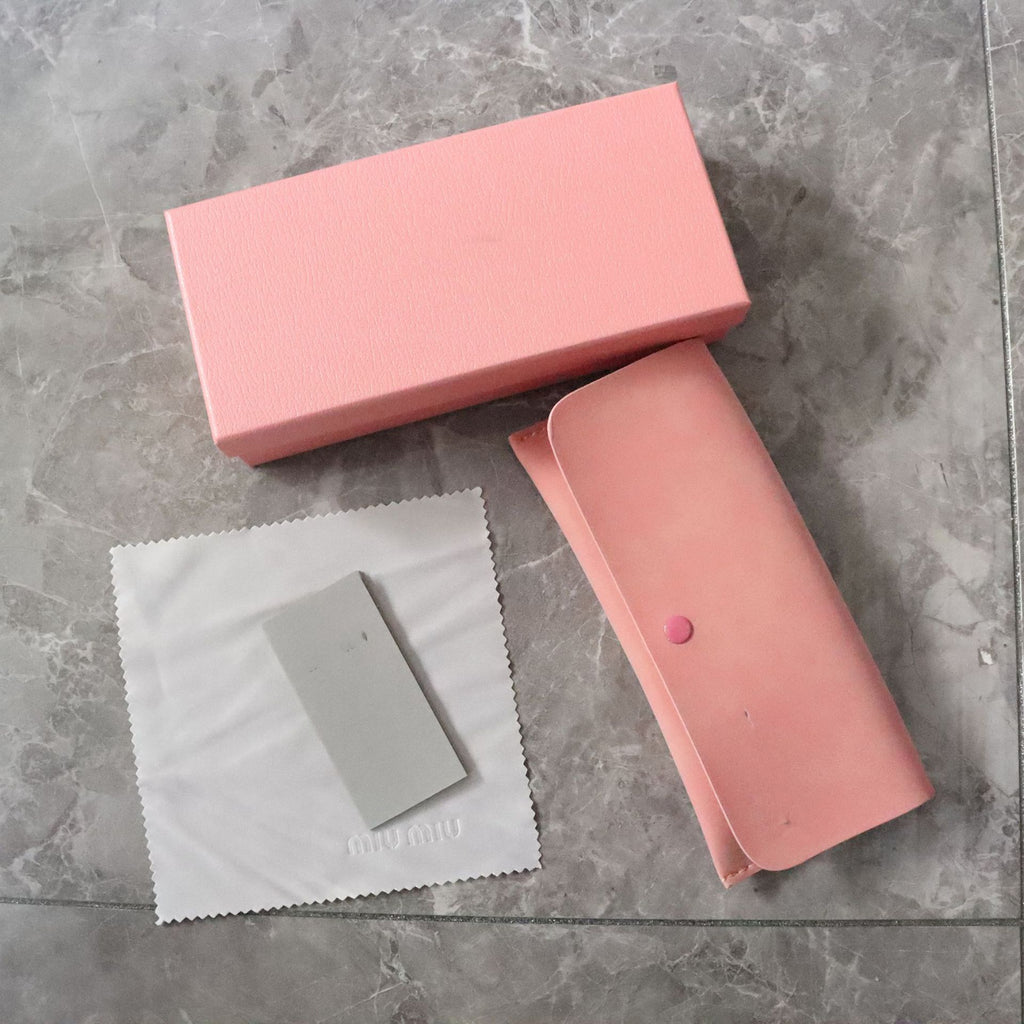 Spot wholesale high-end velvet glasses case Pink Fashionable and Elegant Sunglasses Case Sunglasses case Packing Box