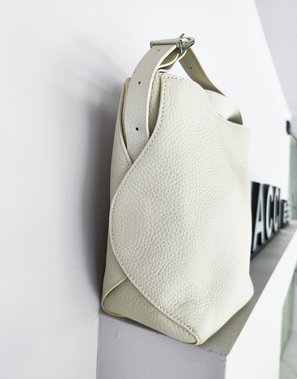 Genuine Leather Women's Bag Fashion Single Shoulder Crossbody New Hot Style High-end Korean Trend Versatile Large Capacity Commuter Bucket Bag