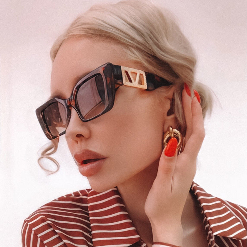 European and American Fashion Small Square Frame Sunglasses for Women, High-End Trendy Cat Eye Diamond-Studded Men's Driving Sunglasses