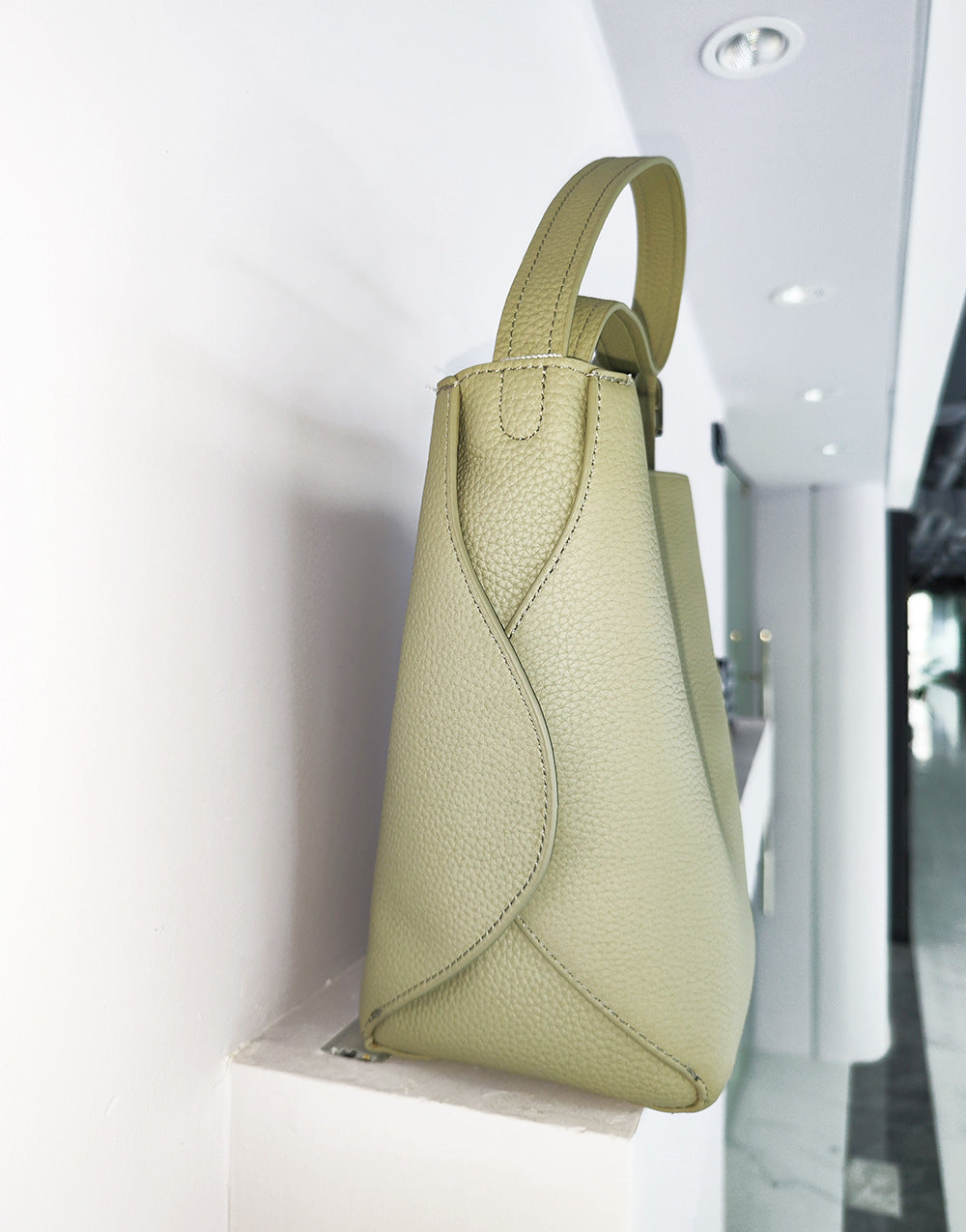 Genuine Leather Women's Bag Fashion Single Shoulder Crossbody New Hot Style High-end Korean Trend Versatile Large Capacity Commuter Bucket Bag