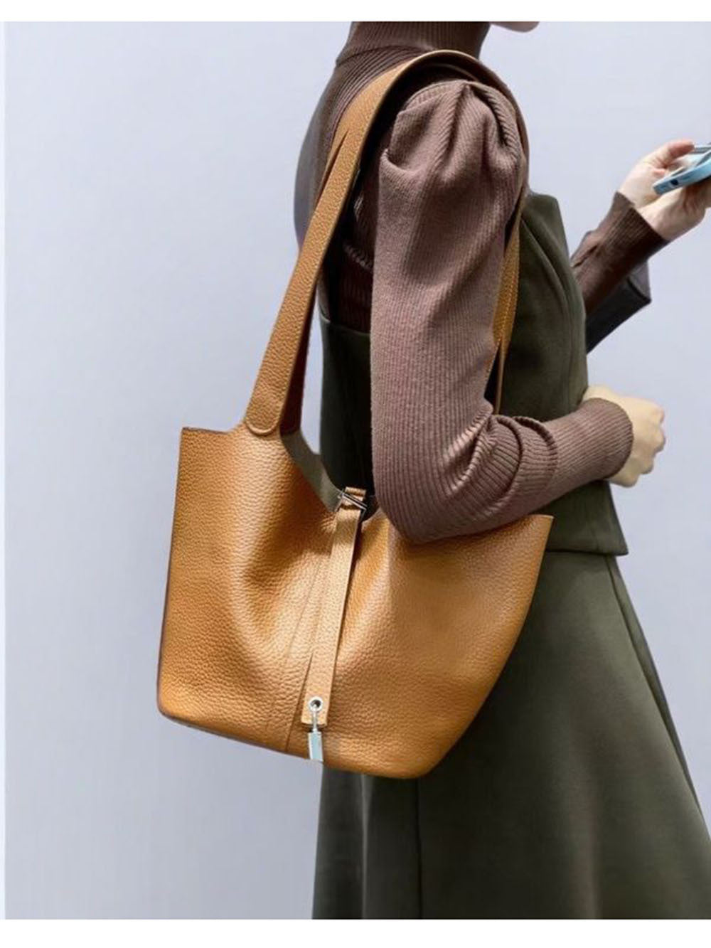 2025New Basket Bag for Women, High-End Niche Design, Large Capacity Bucket Bag, Top Layer Cowhide Handbag