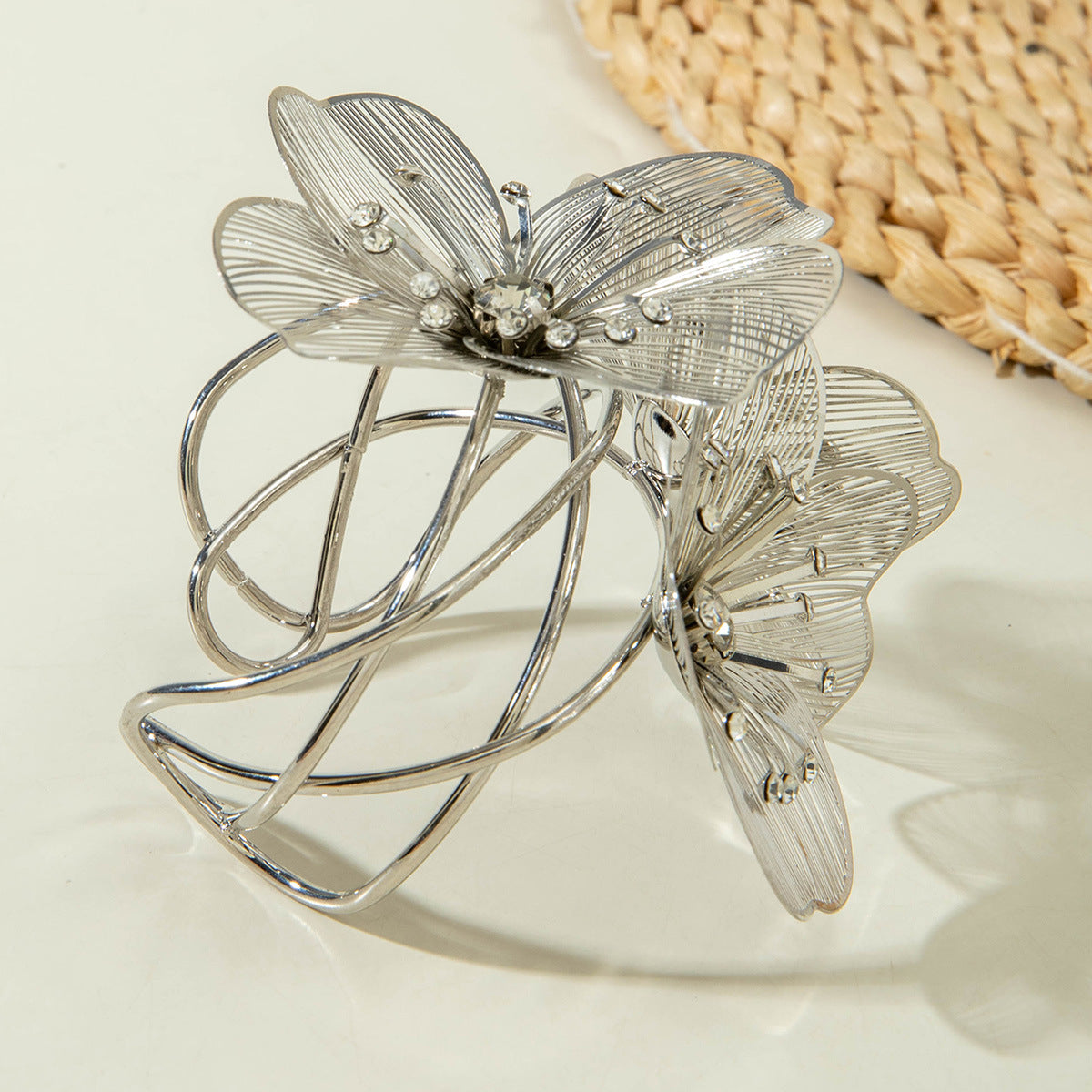 European and American Metal Style Inlaid Diamond Flower Open Bracelet  Fashion Exaggerated High-End Hollow Bracelet Wholesale