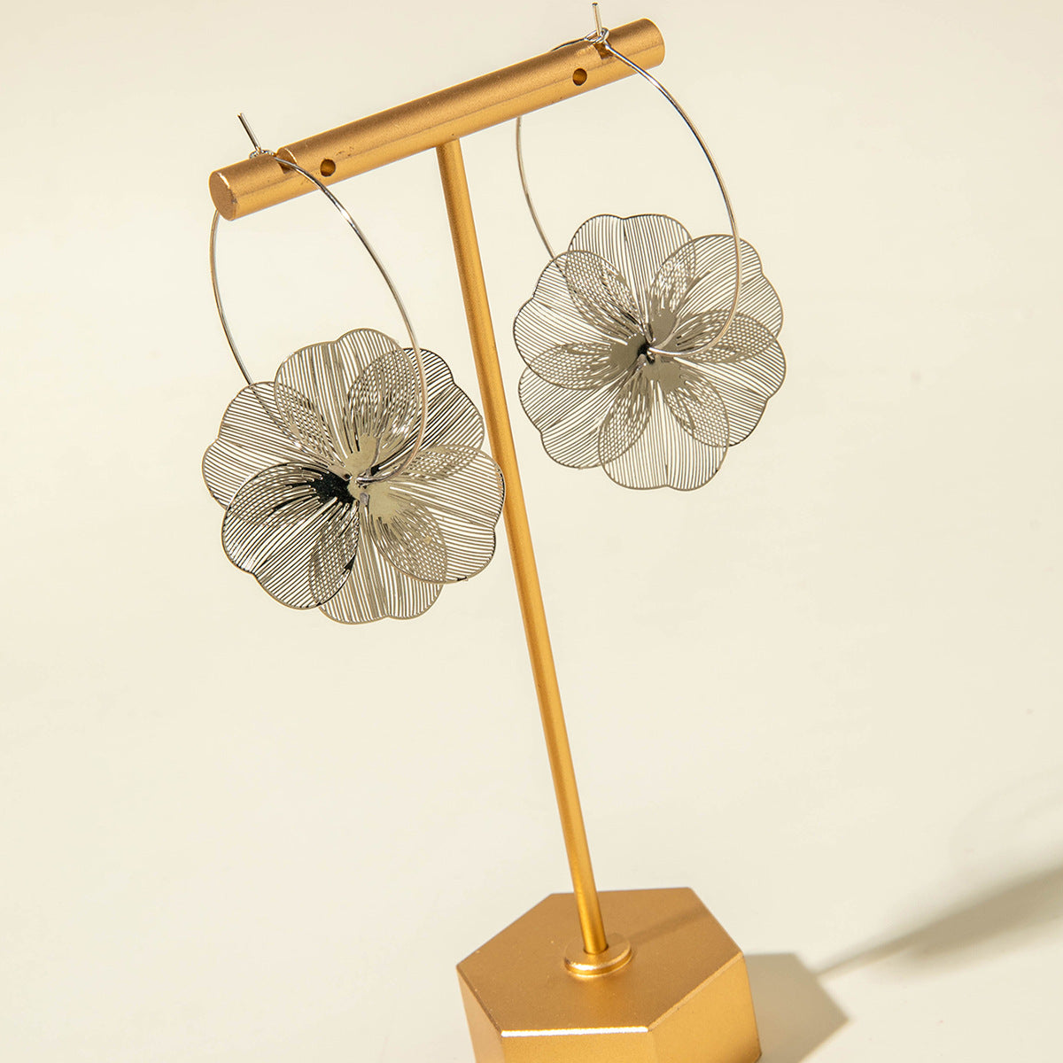 European and American Niche Ginkgo Leaf Tassel Necklace Design Sense Retro Pull-out Imitation Pearl Choker Jewelry choker