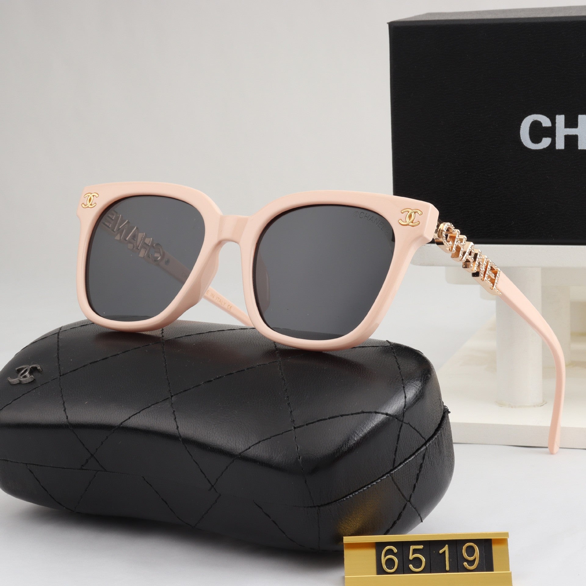 New Chanel Black Warrior Plain Mirror Sunglasses for Women with Lettered Temples, Everyday Versatile Non-Prescription Glasses Wholesale