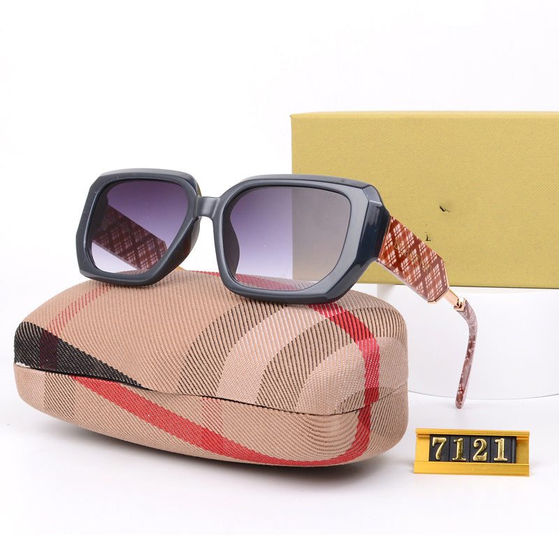 Large Frame B European and American retro women's letter sunglasses ins Internet Celebrity Street Style Square Sunglasses Trendy Versatile Fashion Big Brand