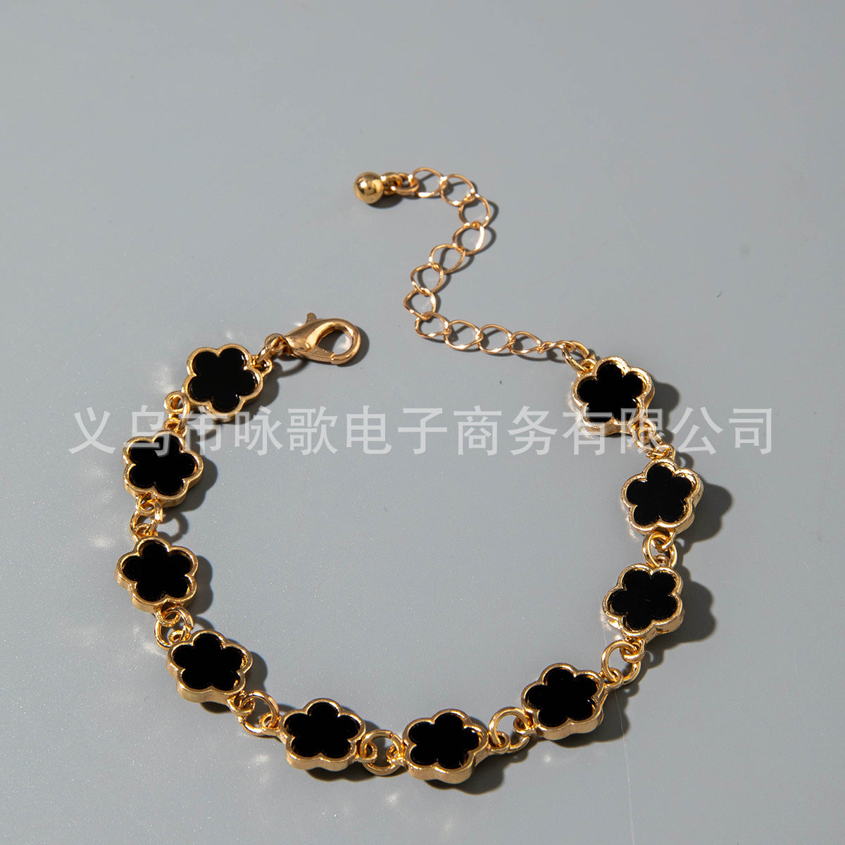 European and American Fashion Alloy Inlaid Diamond Five-Leaf Clover Bracelet Jewelry Three-Piece Set Simple Geometric Smooth Bracelet Wholesale