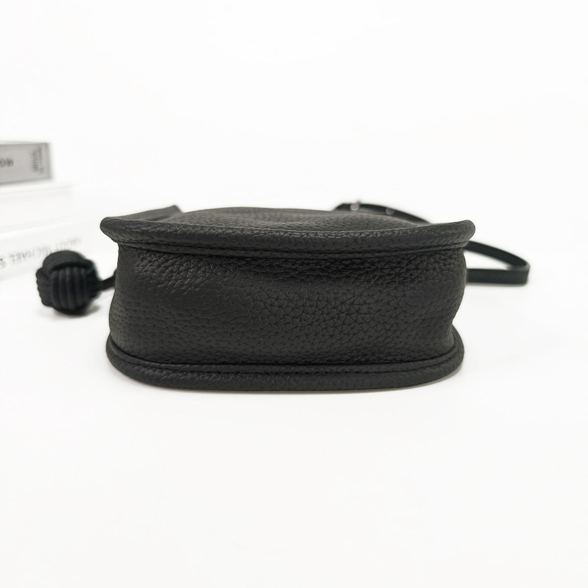 Genuine Leather Small Bucket Bag Trendy Small Bag for Women Fashion Woven Ball Phone Bag Versatile Shoulder Crossbody Bag