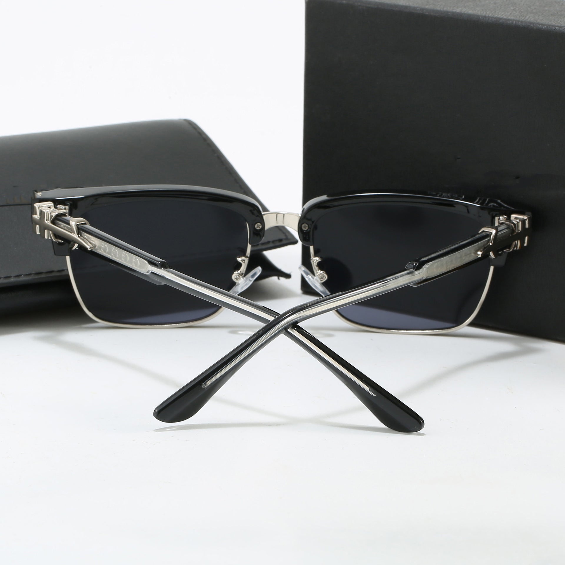 New Fashion Retro Sunglasses for Men and Women Trendy Business Acetate Clip-on Legs Cro Anti-Blue Light Plain Glasses