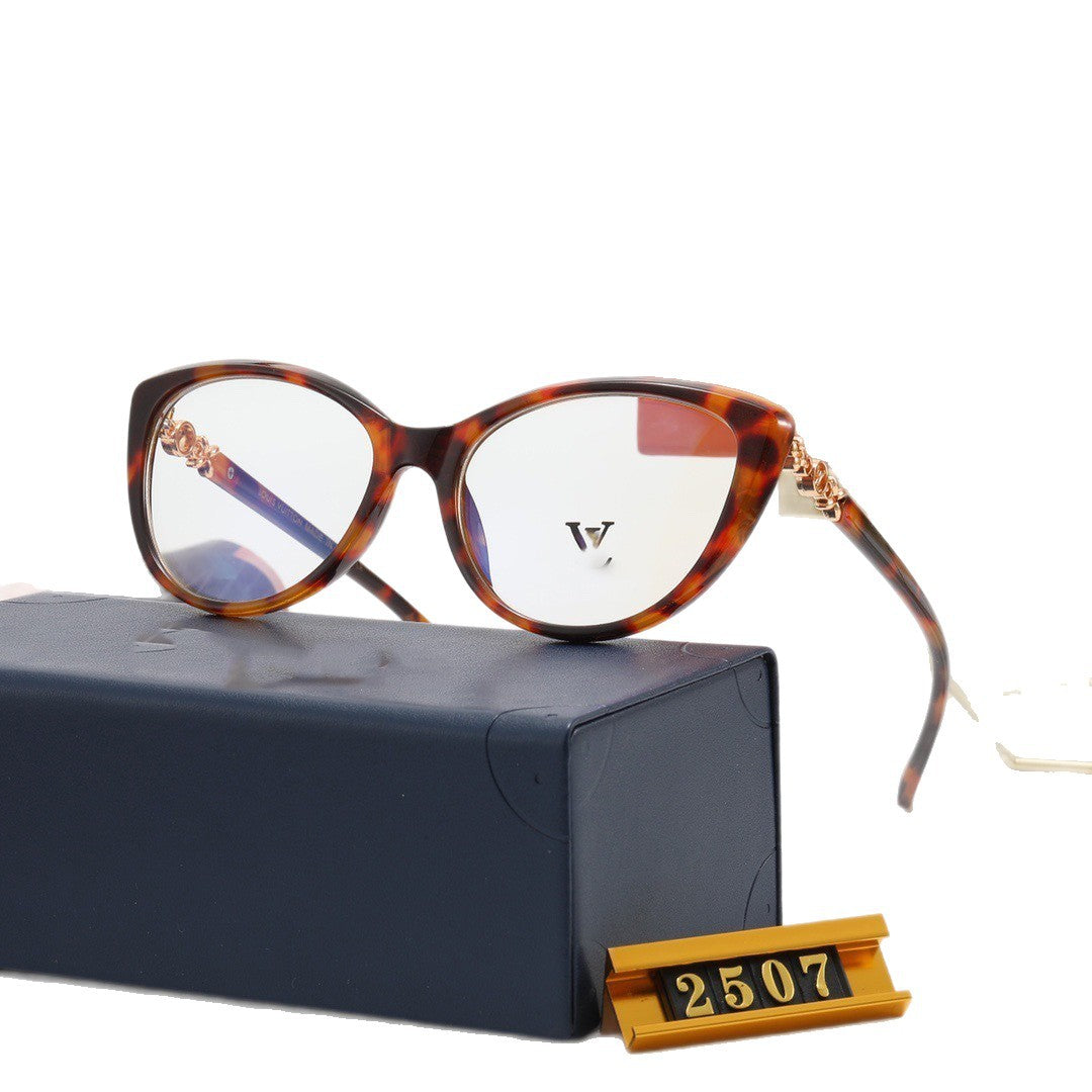 Lujia Small Cat Eye Prescription Glasses for Students tr90Wholesale Eyeglass Frames for Women, Medium Size, Natural Look, High-end Feel