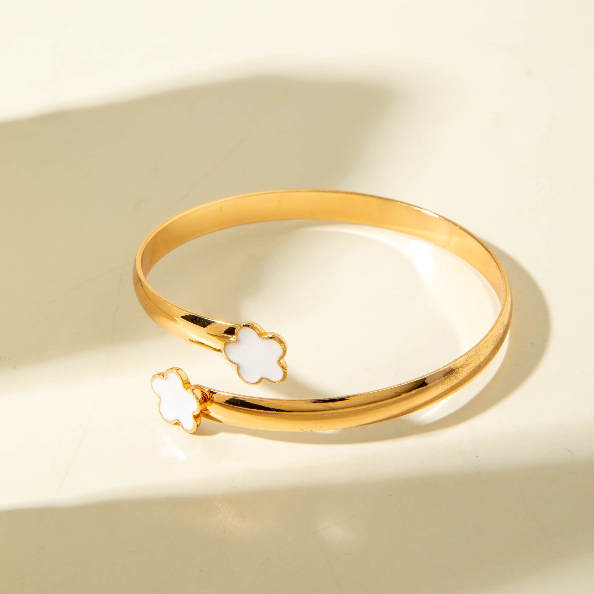 European and American Fashion Alloy Inlaid Diamond Five-Leaf Clover Bracelet Jewelry Three-Piece Set Simple Geometric Smooth Bracelet Wholesale