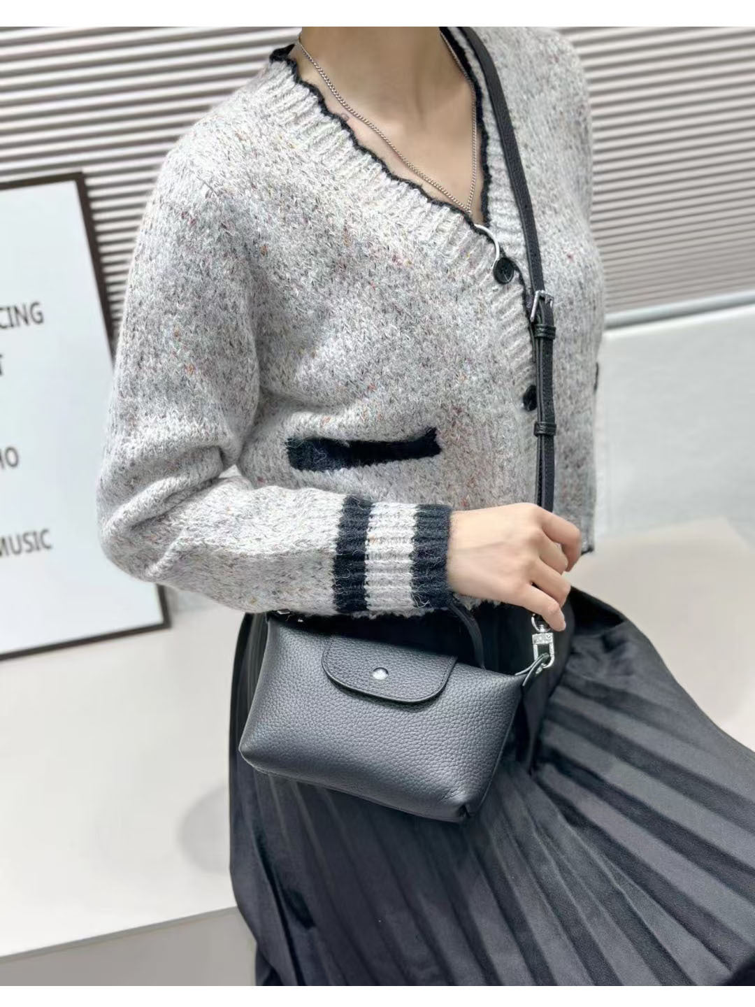 Dumpling Bag Top Layer Cowhide Niche Phone Bag Crossbody Small Bag Casual Genuine Leather Women's Bag Multifunctional Coin Purse