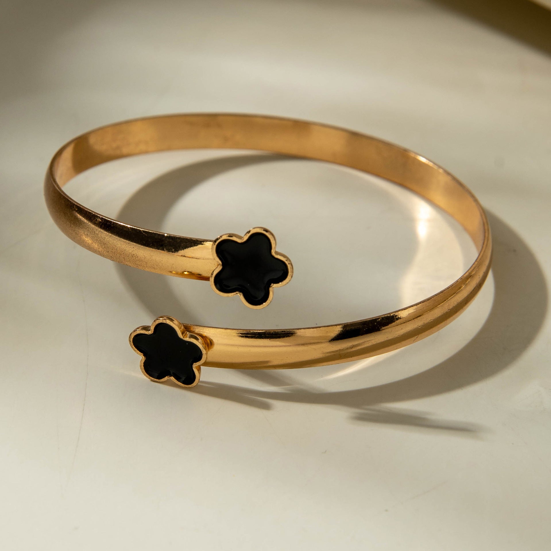 European and American Fashion Alloy Inlaid Diamond Five-Leaf Clover Bracelet Jewelry Three-Piece Set Simple Geometric Smooth Bracelet Wholesale