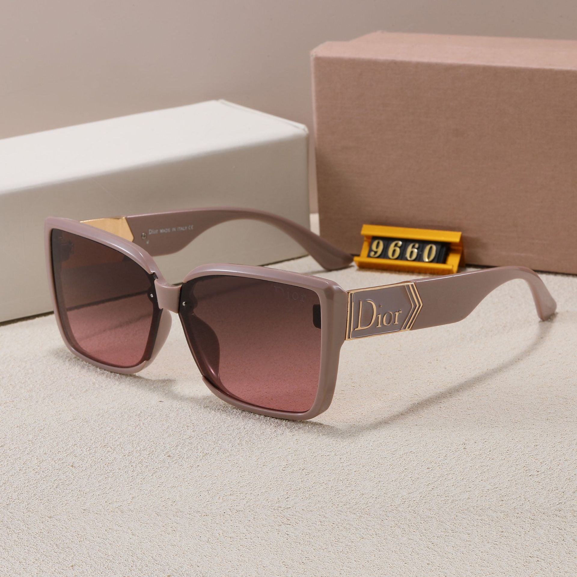 25New Brand High-End Fashion Sunglasses for Women, Versatile Square Frame Sunglasses for Men, Trendy Wholesale9660