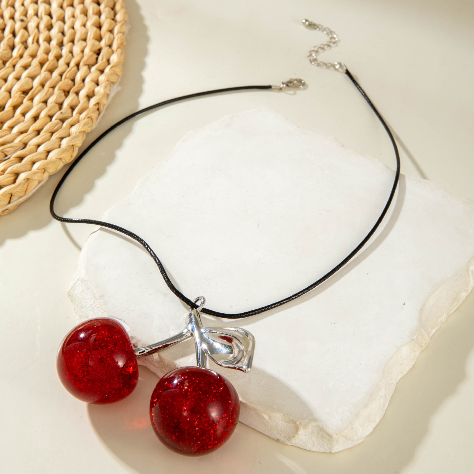 European and American New Style Personality Mesh Round Pendant Necklace for Women Elegant Simple Textured Round Pendant Rope Chain Necklace