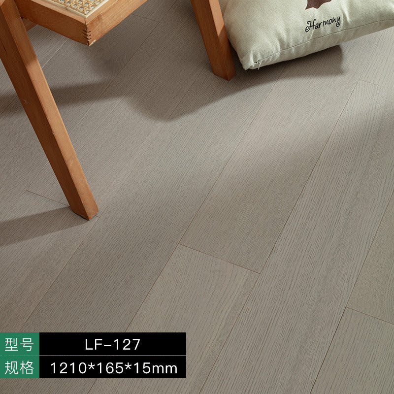 Free home installation with solid wood skirting board included Smooth Skin Feel Lacquer Flooring New Three-Layer Solid Core Real Wood Oak Flooring
