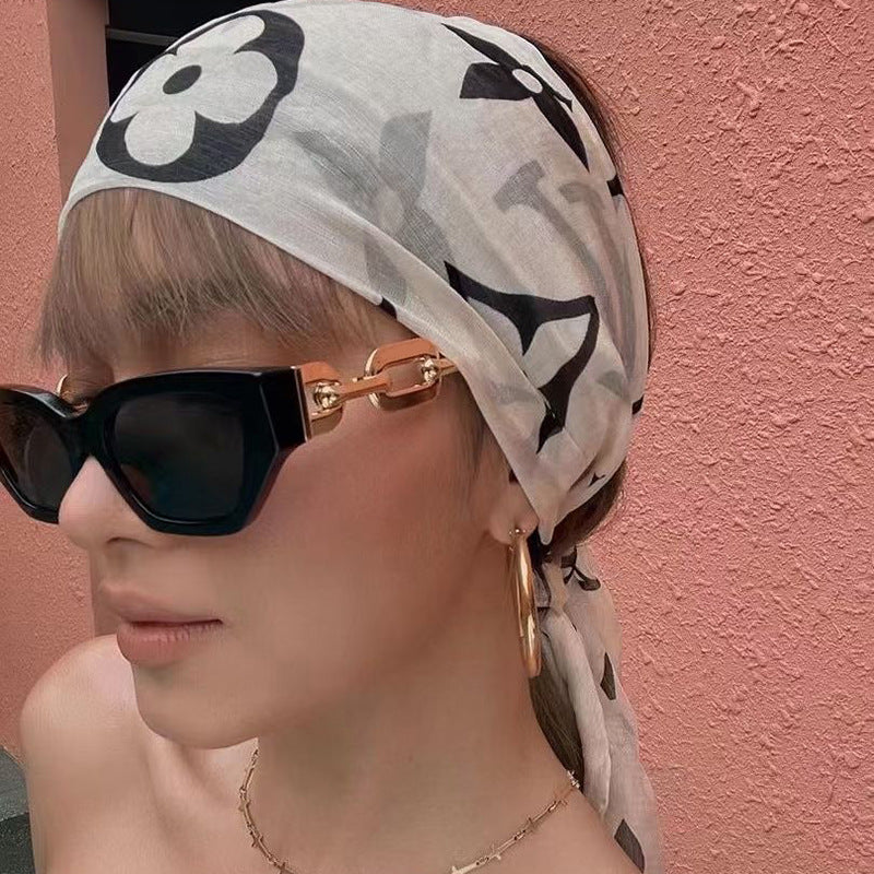 European and American Small Frame Cat Eye Sunglasses for Women, New High Altitude Style, Internet Celebrity Thick Chain Sunglasses, Trendy Women's Glasses Wholesale