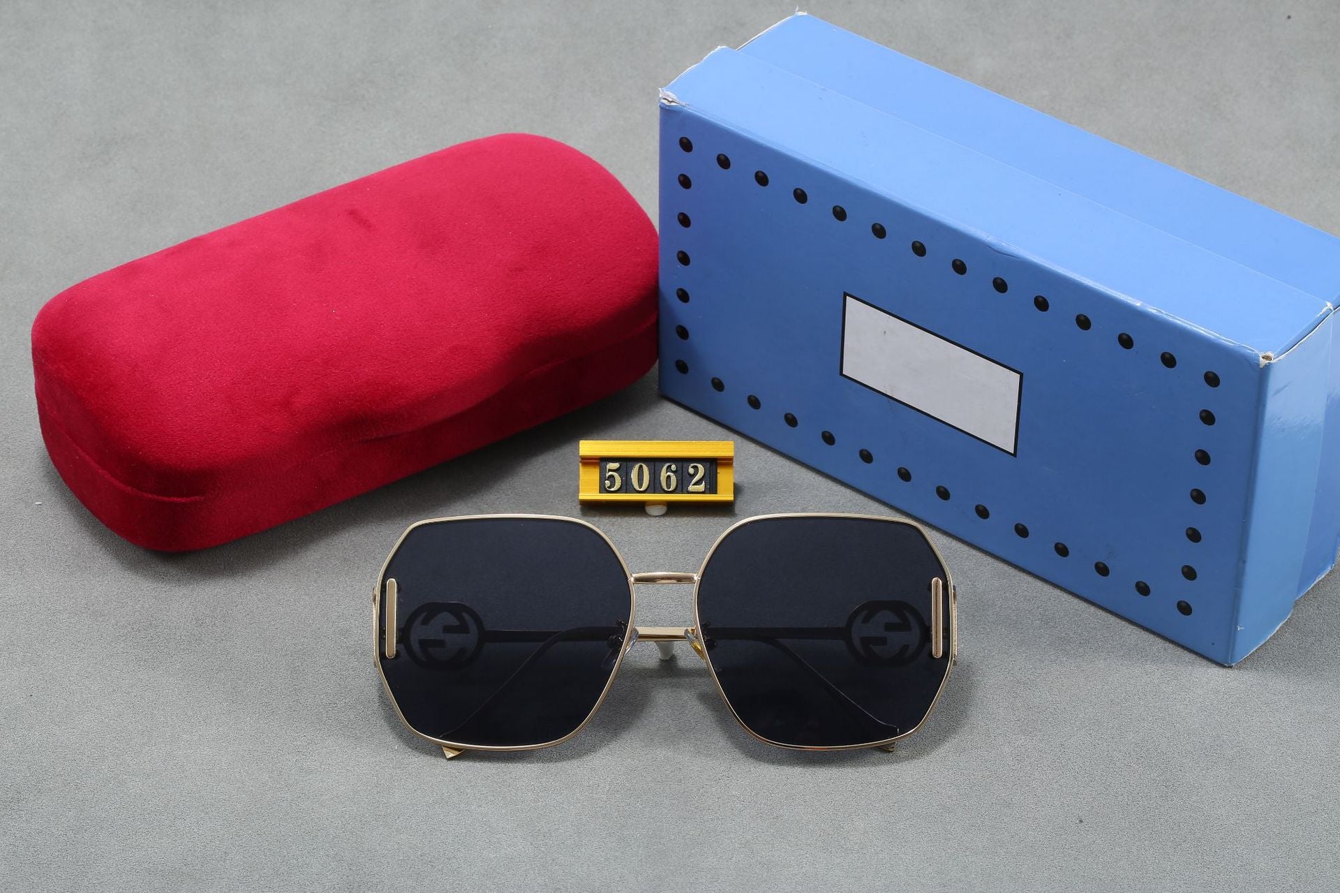 Europe and America2025New Fashion Square Polarized Sunglasses for Women, High-End Outdoor Street Style Metal Sunglasses for Women