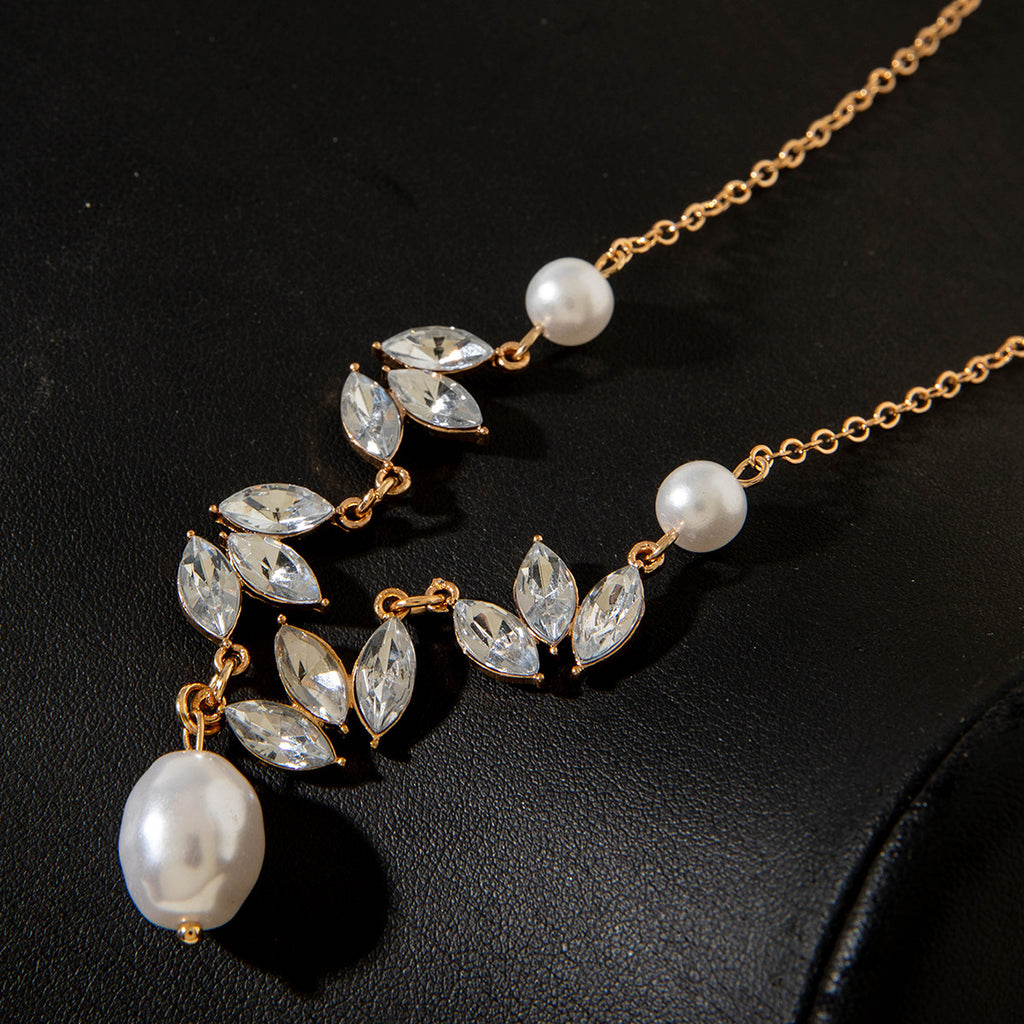 European and American Ornament  Fashionable Light Luxury Wheat Spike Inlaid Diamond Pearl Pendant Necklace with Unique Design and Personality Clavicle Necklace