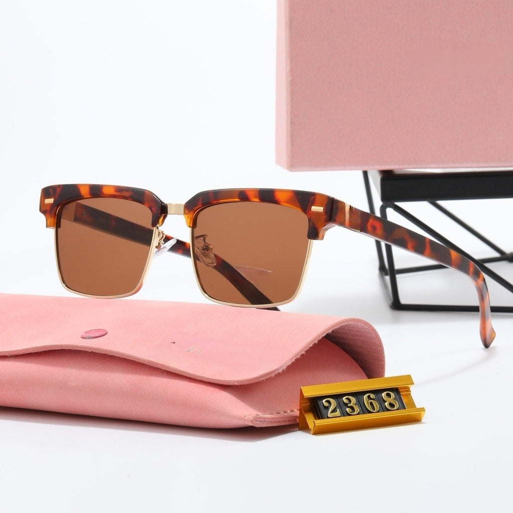 miu24New Women's European and American High-End Trendy Retro Outdoor Sunglasses for Photos and Sun Protection
