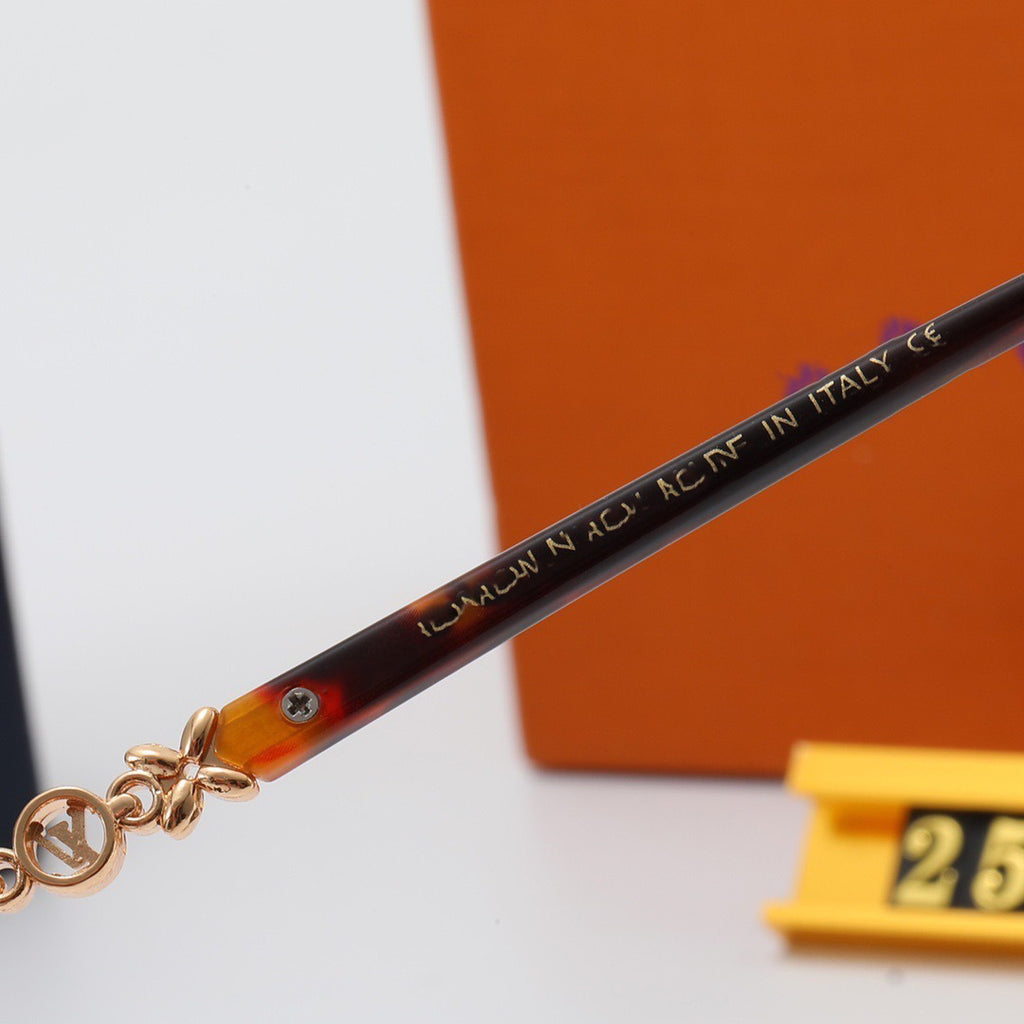 Lujia Small Cat Eye Prescription Glasses for Students tr90Wholesale Eyeglass Frames for Women, Medium Size, Natural Look, High-end Feel