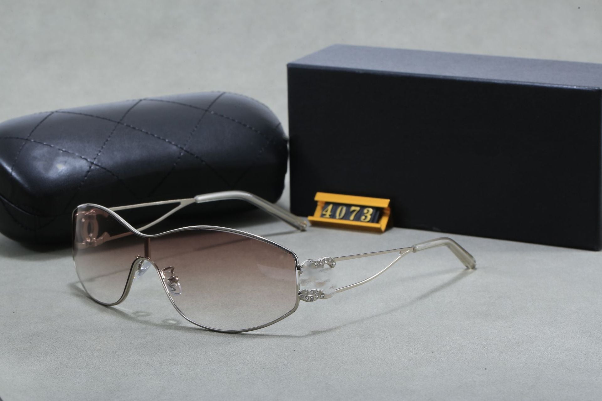 Chanel Style European and American One-Piece y2k Spicy Girl Water silver Sunglasses for Women Trendy High-end Sense Pointed Diamond Retro Hong Kong Style Sunglasses