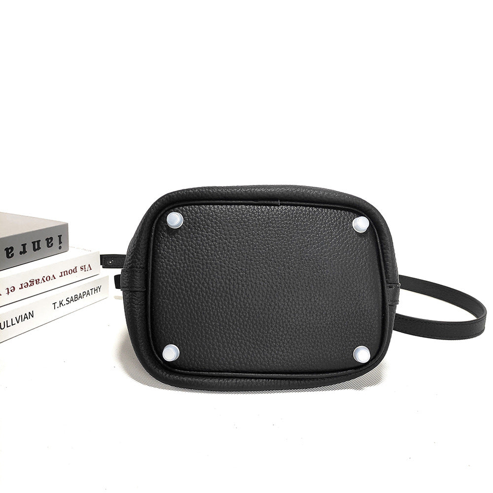 Women's Basket Bag2025New High-End First Layer Cowhide Bucket Bag Casual Handheld Women's Tote Bag Trendy