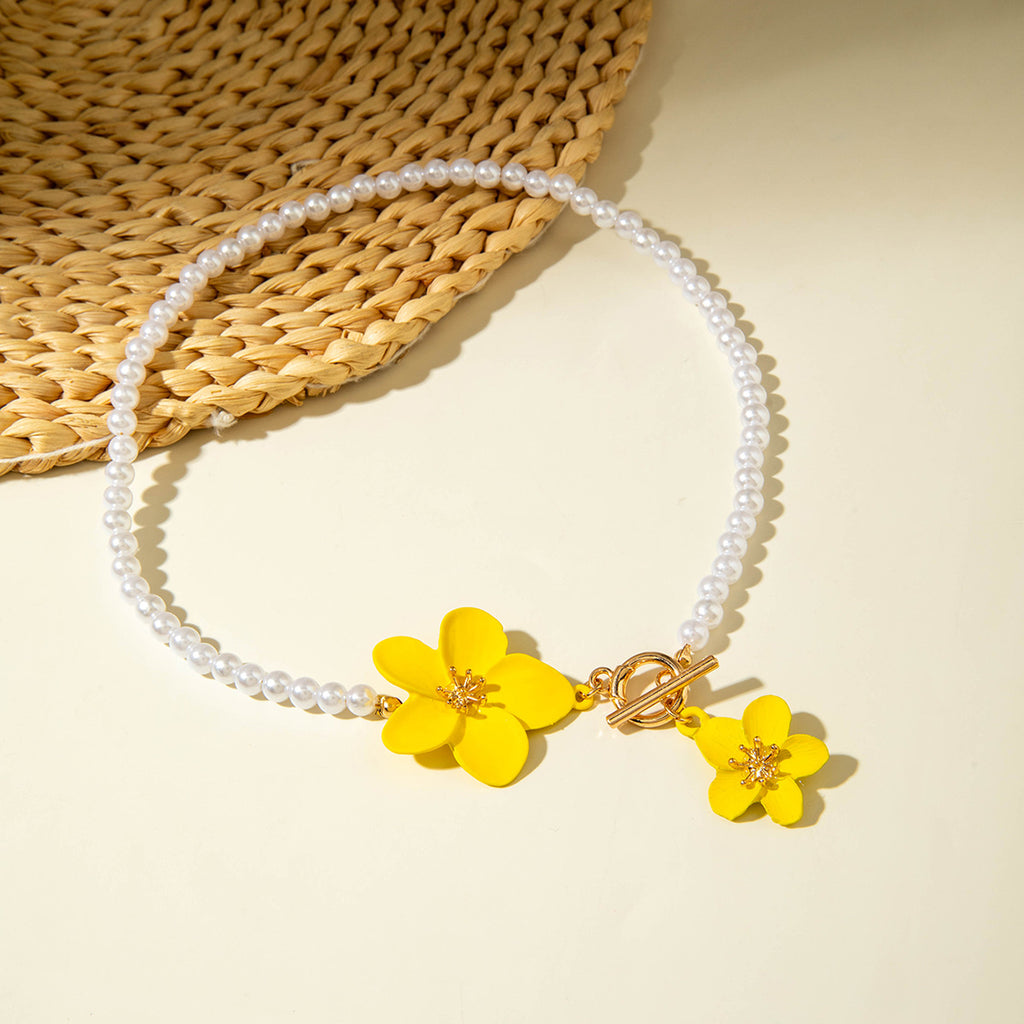 European and American Fashion Simple Alloy Flower Pendant Pearl Necklace  Elegant and versatile OT Buckle Design Sense Accessories