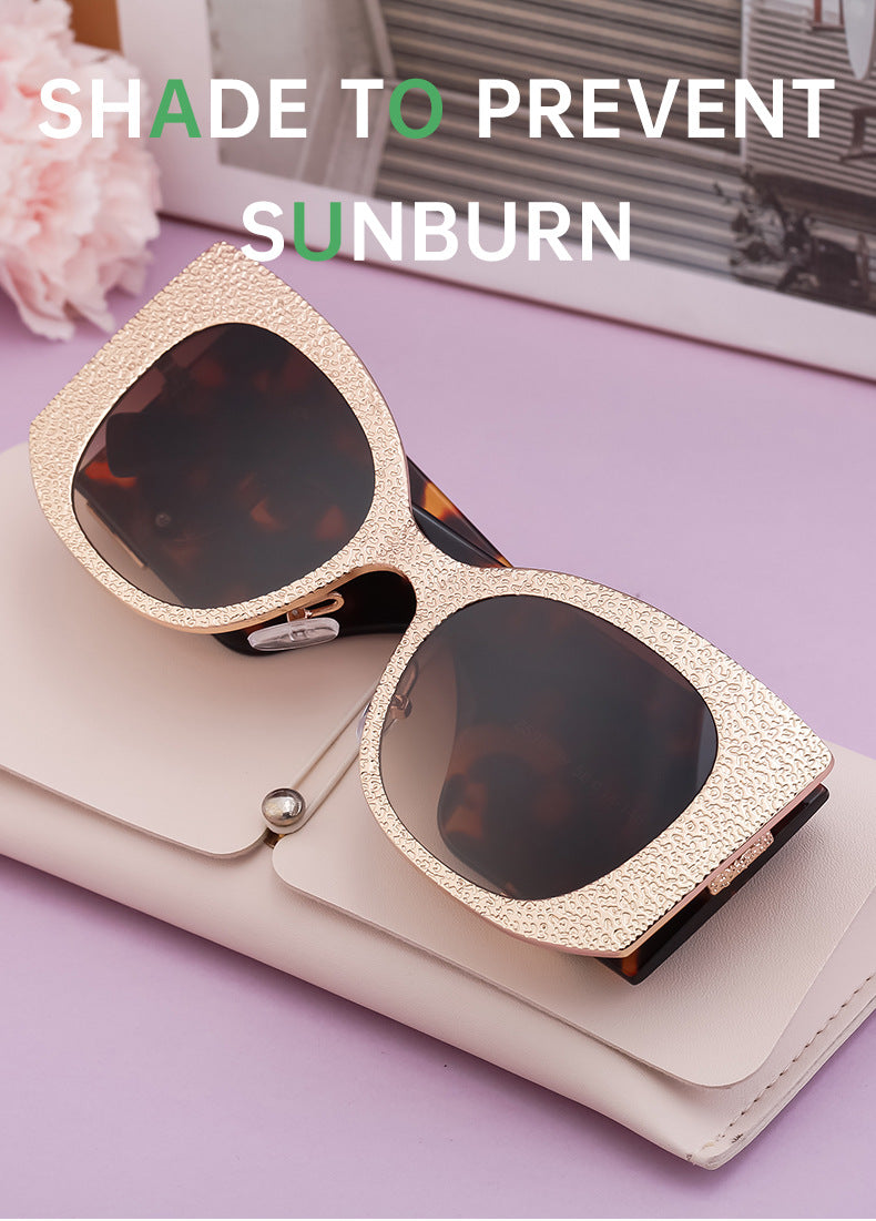 2025New Style Personality Wide Mirror Leg Sunglasses European and American Fashion Sunglasses for Women High-end Large Frame Outdoor Street Shooting Glasses