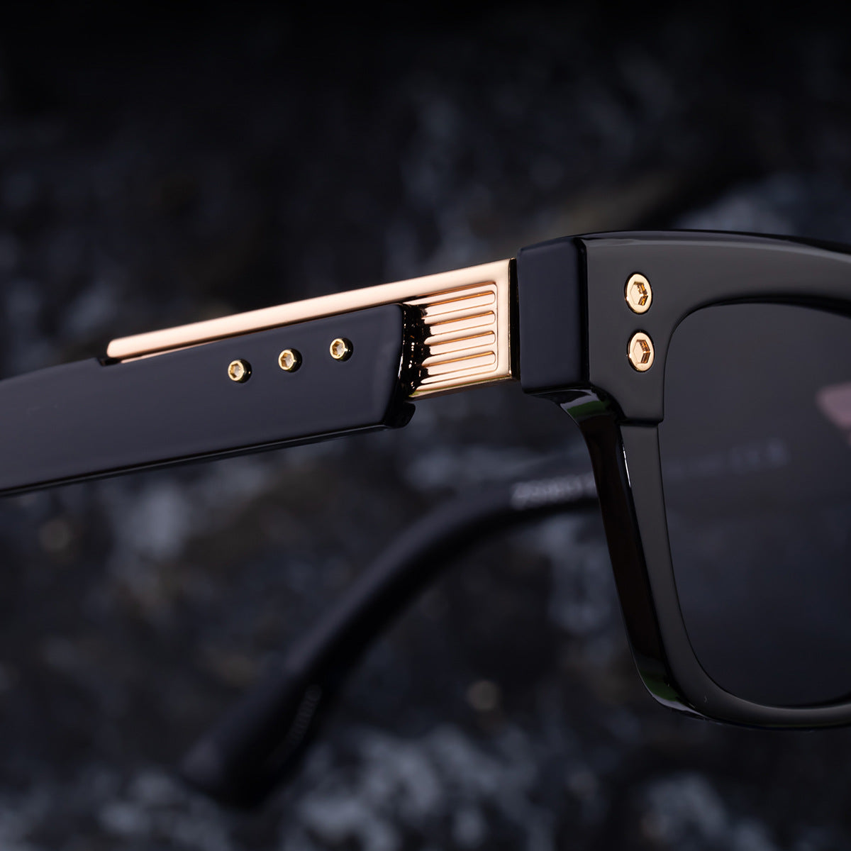 Men's Square Frame Sunglasses2025New European and American style sunglasses for men with a high-end fashion retro design and sun protection