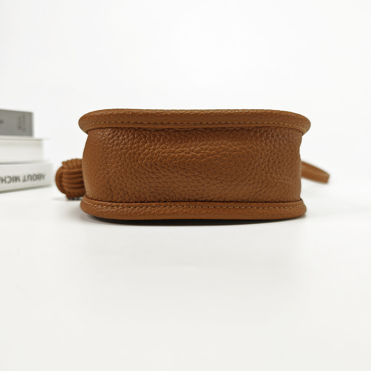 Genuine Leather Small Bucket Bag Trendy Small Bag for Women Fashion Woven Ball Phone Bag Versatile Shoulder Crossbody Bag