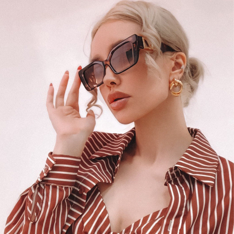 European and American Fashion Small Square Frame Sunglasses for Women, High-End Trendy Cat Eye Diamond-Studded Men's Driving Sunglasses