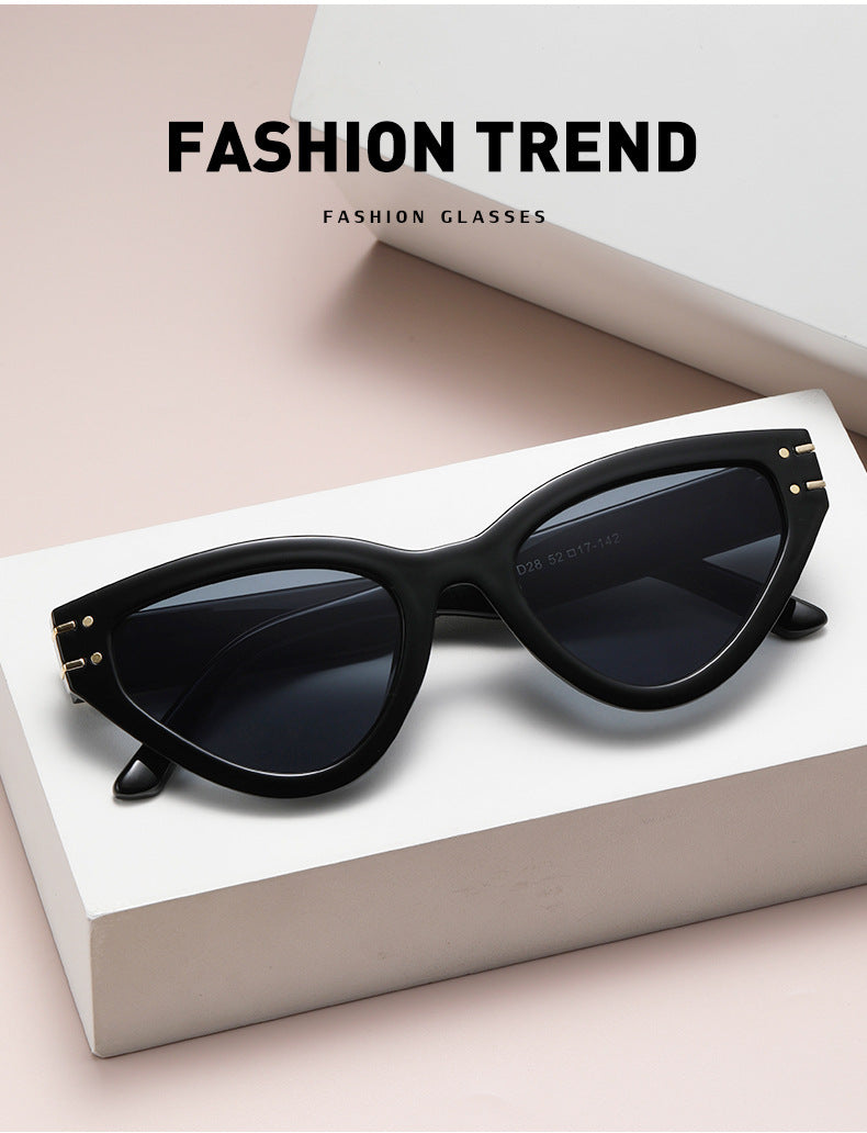 New European and American style personality cat-eye UV protection sunglasses for women ins Small Frame Sunglasses Eyewear Trendy Wholesale