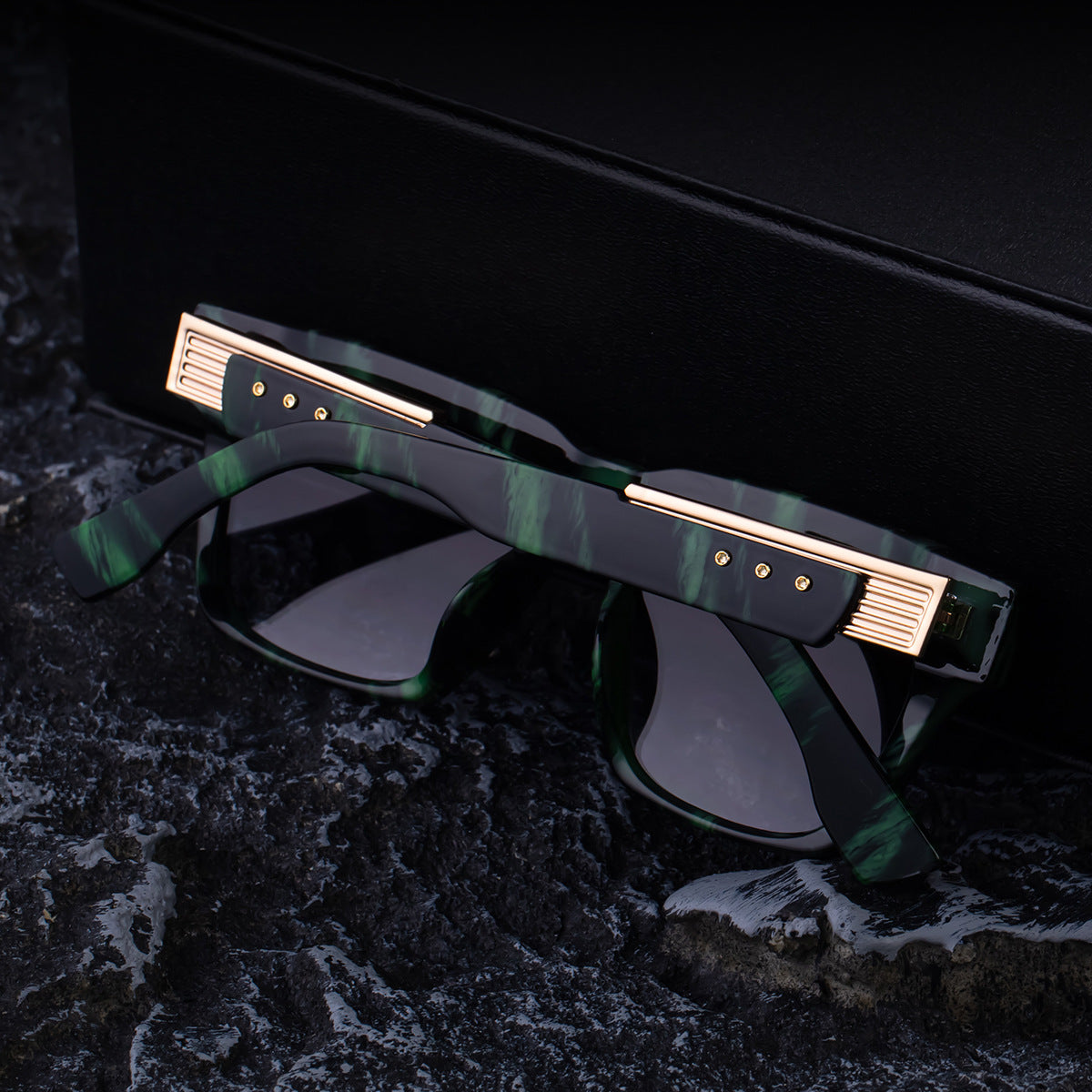 Men's Square Frame Polarized Sunglasses2025European and American retro high-end sun protection sunglasses for driving