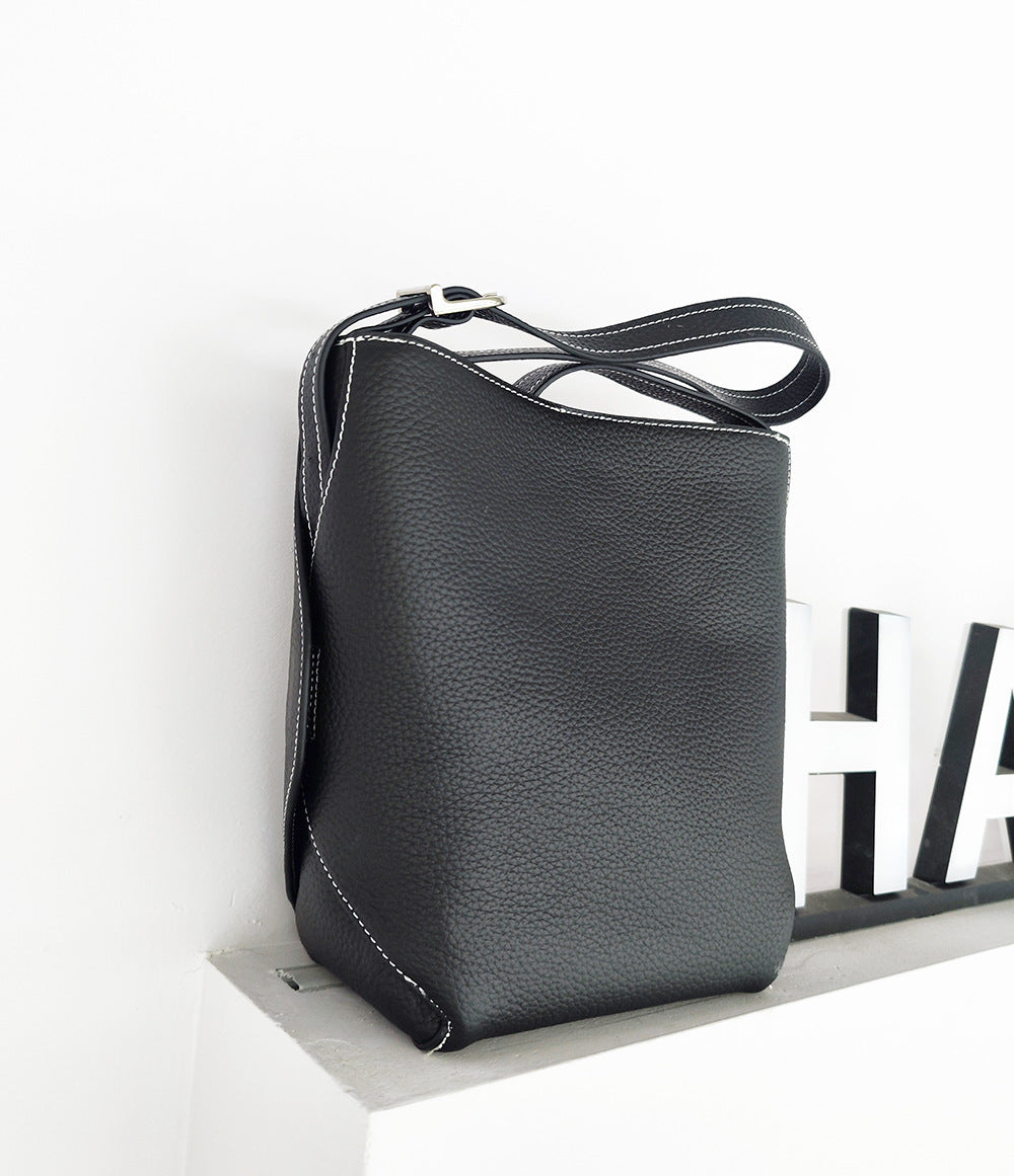 Genuine Leather Women's Bag Fashion Single Shoulder Crossbody New Hot Style High-end Korean Trend Versatile Large Capacity Commuter Bucket Bag