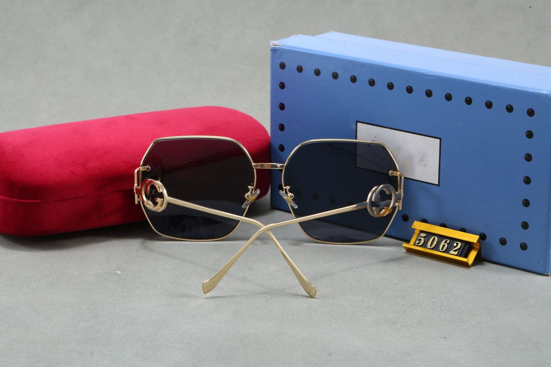 Europe and America2025New Fashion Square Polarized Sunglasses for Women, High-End Outdoor Street Style Metal Sunglasses for Women