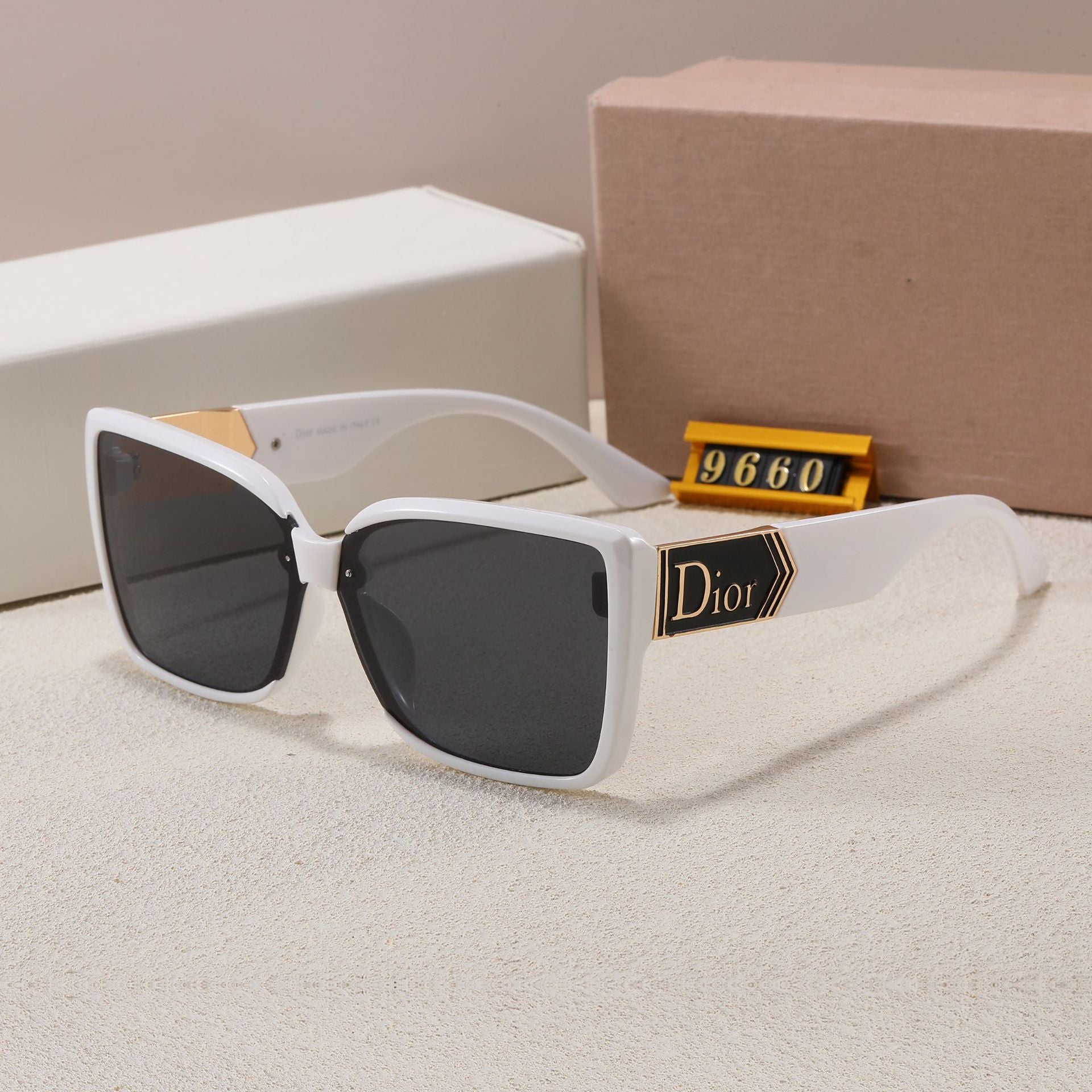 25New Brand High-End Fashion Sunglasses for Women, Versatile Square Frame Sunglasses for Men, Trendy Wholesale9660