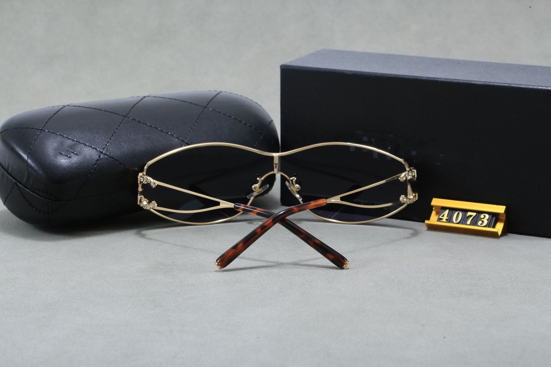 Chanel Style European and American One-Piece y2k Spicy Girl Water silver Sunglasses for Women Trendy High-end Sense Pointed Diamond Retro Hong Kong Style Sunglasses