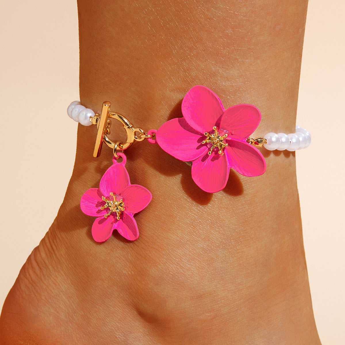 European and American Fashion Simple Alloy Flower Pendant Pearl Necklace  Elegant and versatile OT Buckle Design Sense Accessories