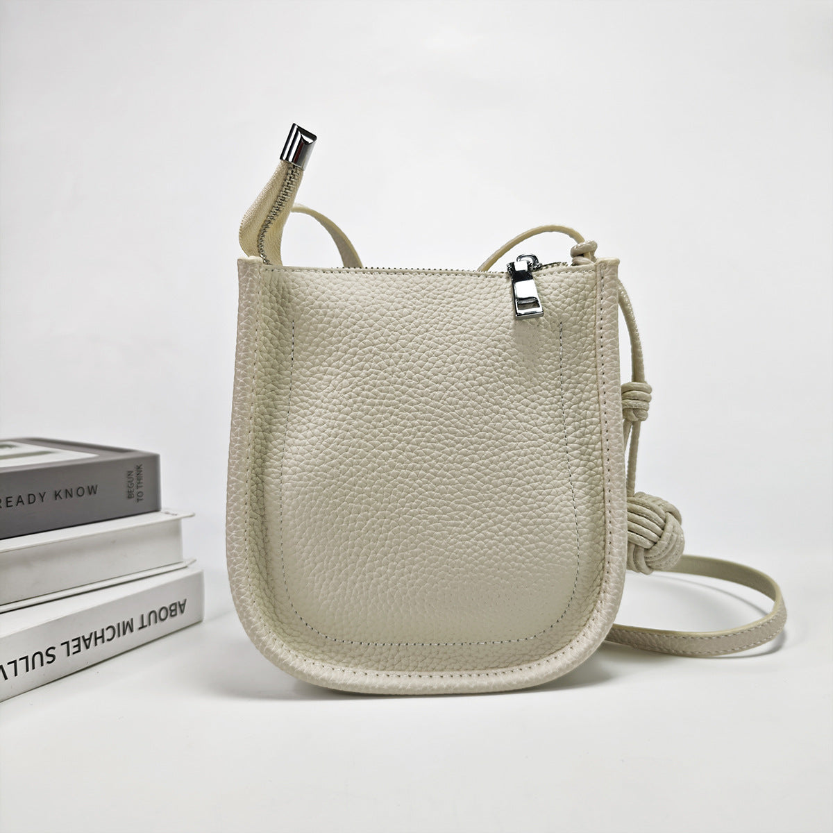 Genuine Leather Small Bucket Bag Trendy Small Bag for Women Fashion Woven Ball Phone Bag Versatile Shoulder Crossbody Bag