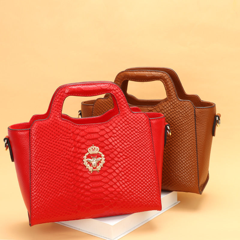 Spring and Autumn New European and American Fashion Women's Bag Fashion Handbag Large Personality Niche Versatile Handheld Crossbody Women's Bag