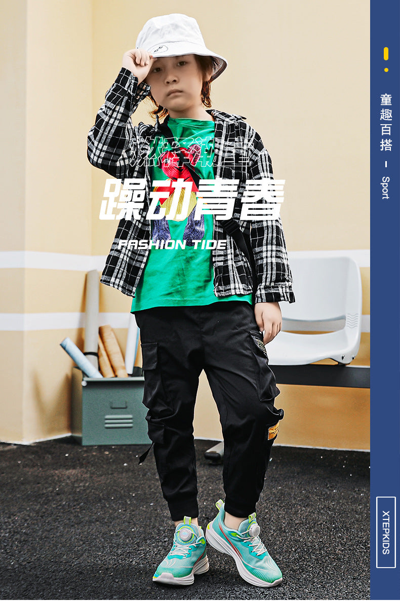 Men's and Women's Children's Running Shoes Lightweight Soft Sole Night Light Kids Shoes Men's Racing Student Mesh Sports Shoes Non-Slip Sole