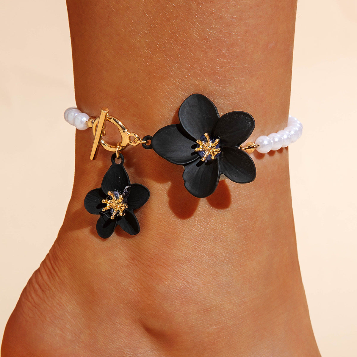 European and American Fashion Simple Alloy Flower Pendant Pearl Necklace  Elegant and versatile OT Buckle Design Sense Accessories