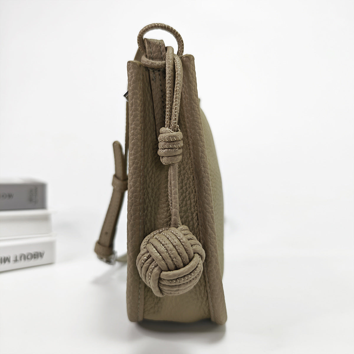 Genuine Leather Small Bucket Bag Trendy Small Bag for Women Fashion Woven Ball Phone Bag Versatile Shoulder Crossbody Bag