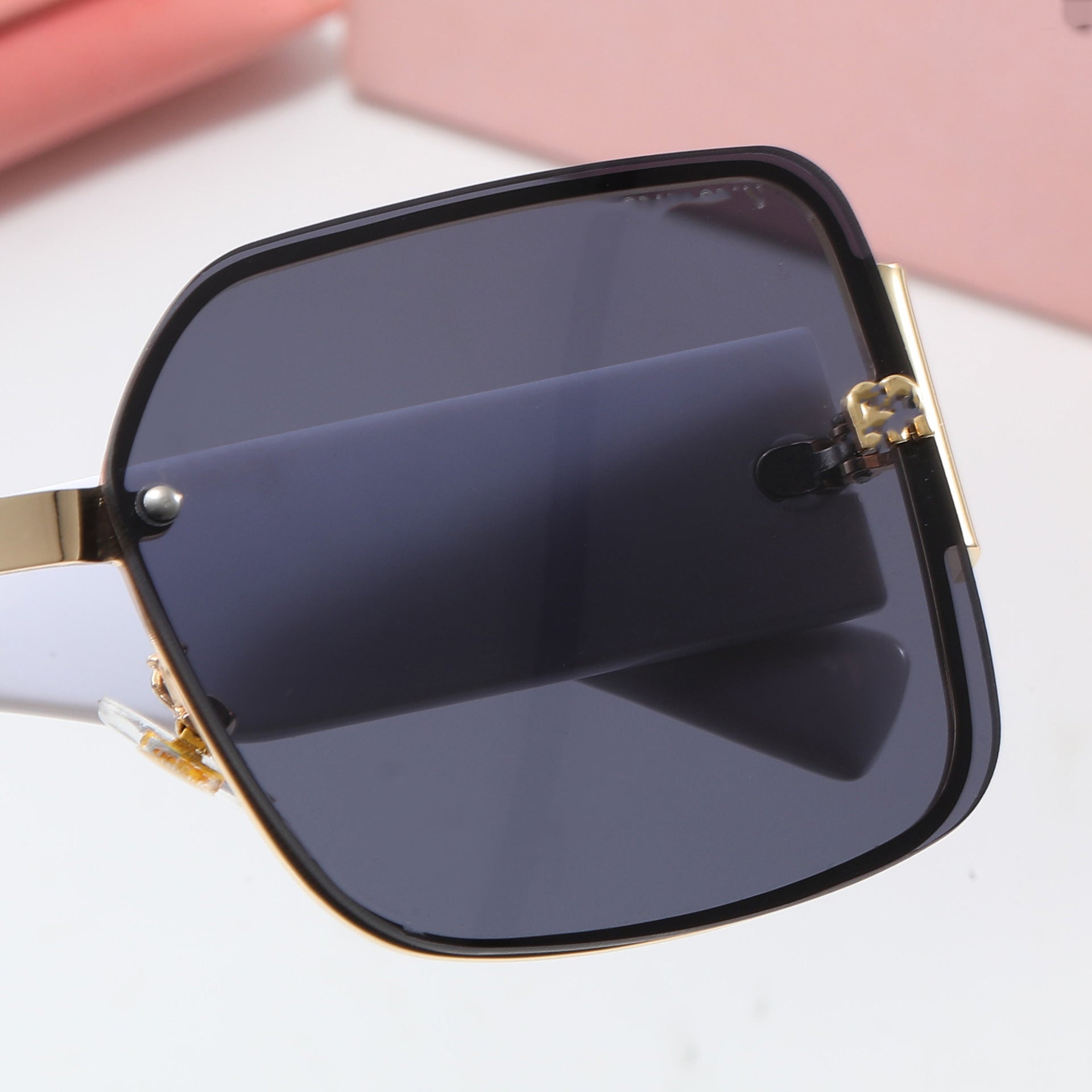 M New European and American Style ins Internet Celebrity Style One-Piece Round Frame Sunglasses for Women Fashionable Acetate Glasses with Strap logo