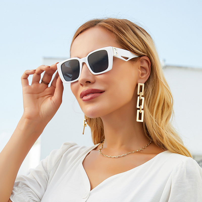 2025New Sunglasses for Women Trendy New European and American Fashion Chain Square Frame Sunglasses for Women Necklace Pendant sunglasses