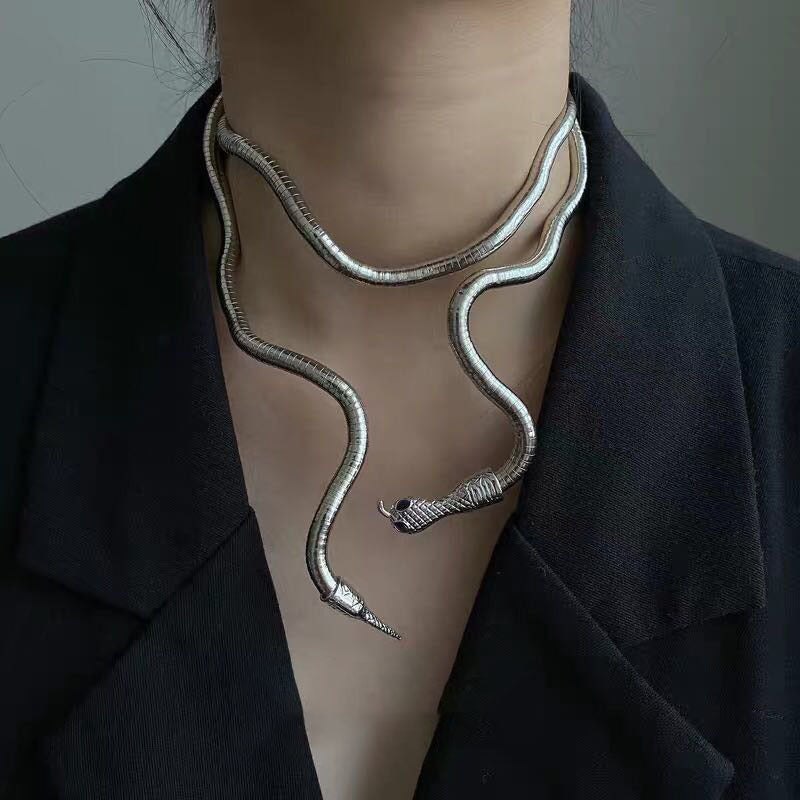New Women's Snake Bone Chain Casual Style Choker Snake Year Necklace Minimalist Style High-end Snake Shape Necklace