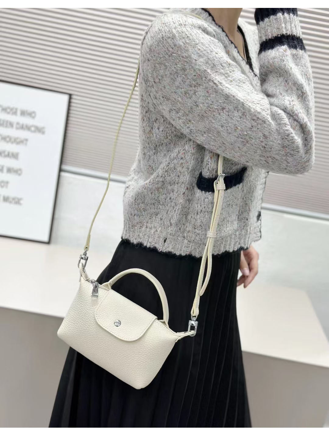 Dumpling Bag Top Layer Cowhide Niche Phone Bag Crossbody Small Bag Casual Genuine Leather Women's Bag Multifunctional Coin Purse